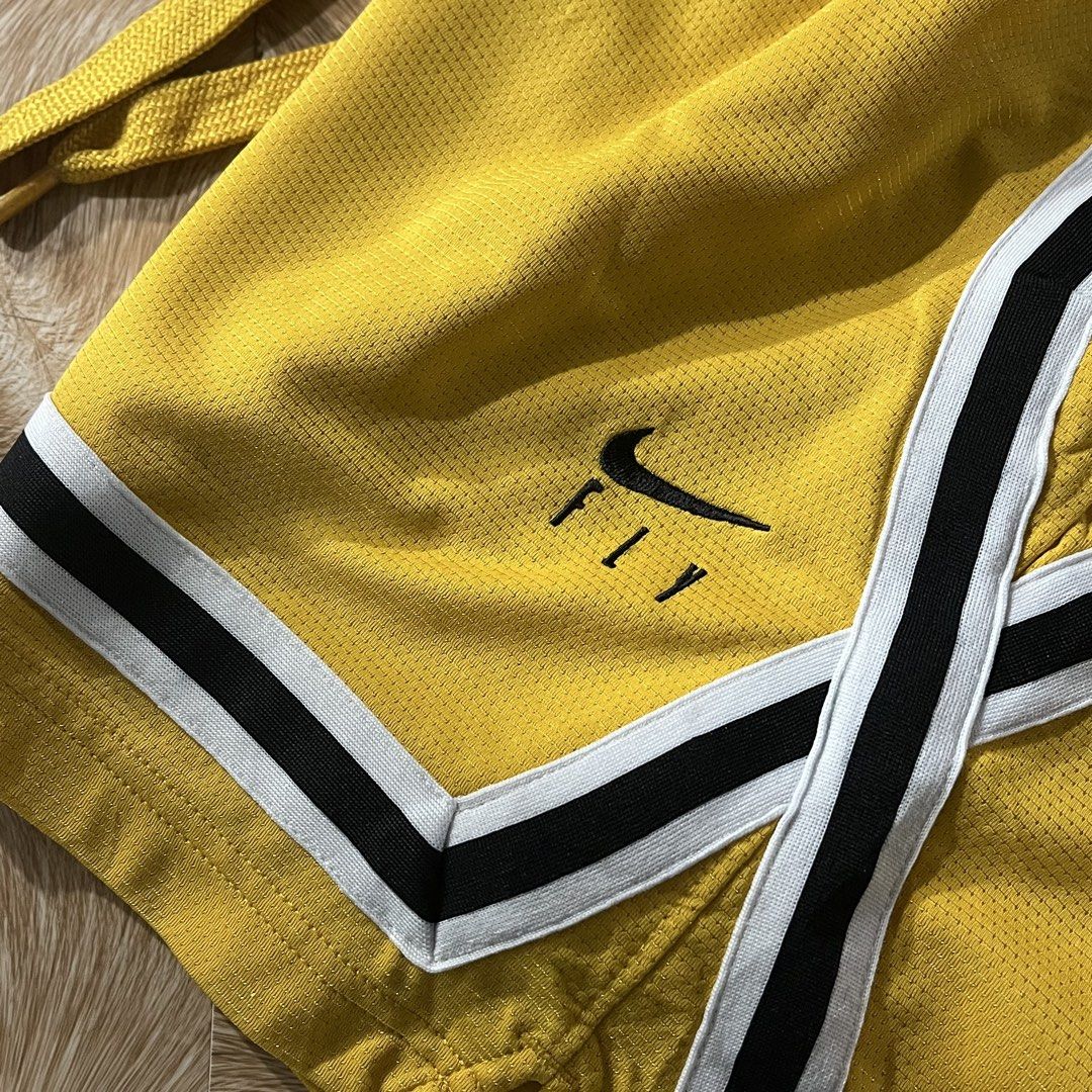 NIKE FLY BASKETBALLSHORT (Category: Shorts) located in Sipalay. Submitted by trustmeyoullbefine (Listing ID 1470650229, Image 3). Description: Size xl 32-36W 18L Hem 15 Excellent condition No major flaws Already wash.