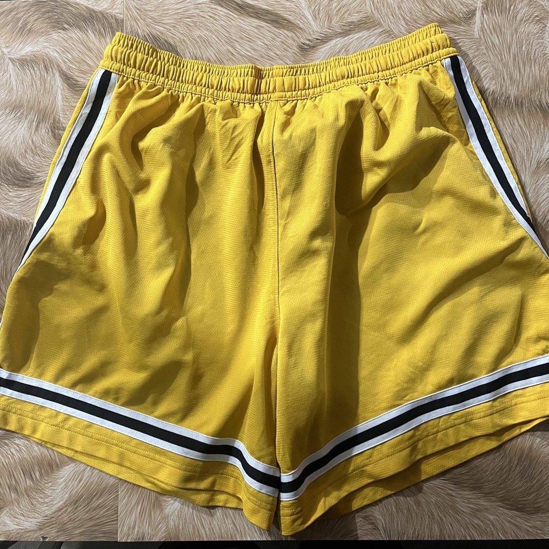 NIKE FLY BASKETBALLSHORT (Category: Shorts) located in Sipalay. Submitted by trustmeyoullbefine (Listing ID 1470650229, Image 2). Description: Size xl 32-36W 18L Hem 15 Excellent condition No major flaws Already wash.