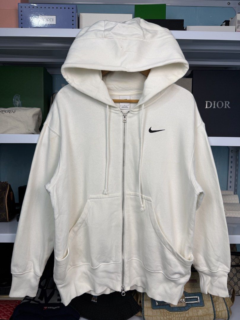 NIKE FULL ZIP (Category: Coats, Jackets and Outerwear) located in Quezon City. Submitted by generalmerchandiseph (Listing ID 1470734659, Image 3). Description: - NIKE FULL ZIP SWOOSH HOODIE - EMBROIDERED NIKE SIDE LOGO - WHITE / SAIL COLORWAY - 24.5W X 26.5L DIMENSIONS BOXY - LARGE MENS BEST FIT - GOOD USED CONDITION - MINOR FLAWS SIGN OF USAGE ONLY - HONG KONG / JAPAN SOURCES ✈️ -WASHED AND READY TO WEAR 🫧.