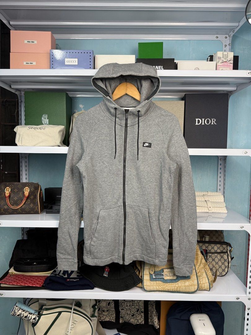 NIKE FULL ZIP (Category: Coats, Jackets and Outerwear) located in Quezon City. Submitted by generalmerchandiseph (Listing ID 1470735083, Image 1). Description: - NIKE CLUB FULL ZIP HOODIE - CARBON HEATHER GREY COLORWAY - SMALL NIKE PATCH - RED TAG OLD RELEASE - 19W X 26.5L DIMENSIONS - SMALL MENS BEST FITS - GOOD USED CONDITION - HONGKONG / JAPAN SOURCES - WASHED AND READY TO WEAR 🫧.