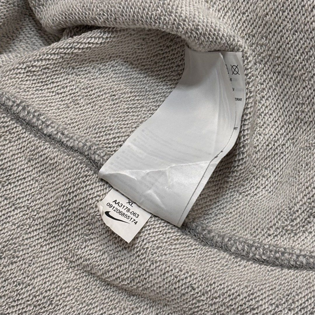 Nike Grey Crewneck Sweatshirt (Category: Coats, Jackets and Outerwear) located in Kidapawan. Submitted by reborngarments_2k25 (Listing ID 1470702186, Image 3). Description: Condition: Excellent Color Rate: 9.5/10 Width: 23 Length: 27 No Issue (Need Wash).