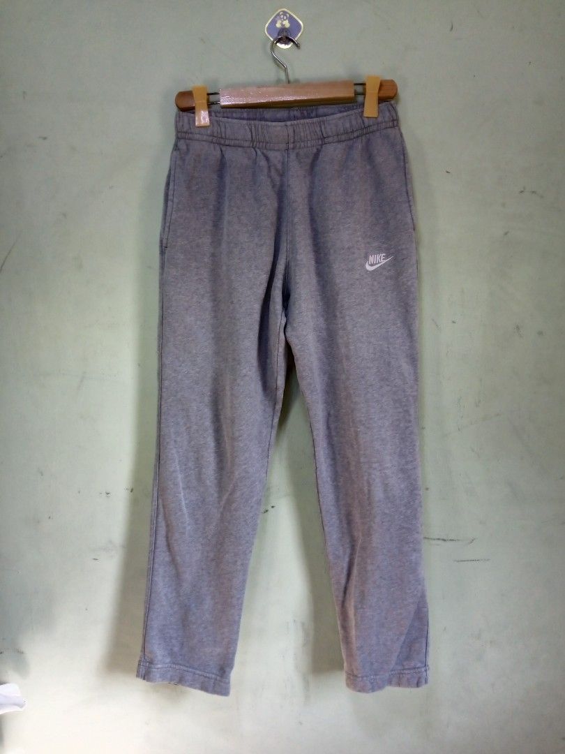 Nike Grey Sweatpants Joggers Size M (Category: Joggers) located in Manila. Submitted by onewikstraight (Listing ID 1470599331, Image 2). Description: - Brand: Nike - Item: Classic Fit Sweatpants - Color: Grey with white embroidered logo on left thigh - Size: Medium - Material: 80% Cotton, 20% Polyester - Origin: Made in Jordan - Condition: Great for casual wear and lounging 750+sf pm 📨📥.