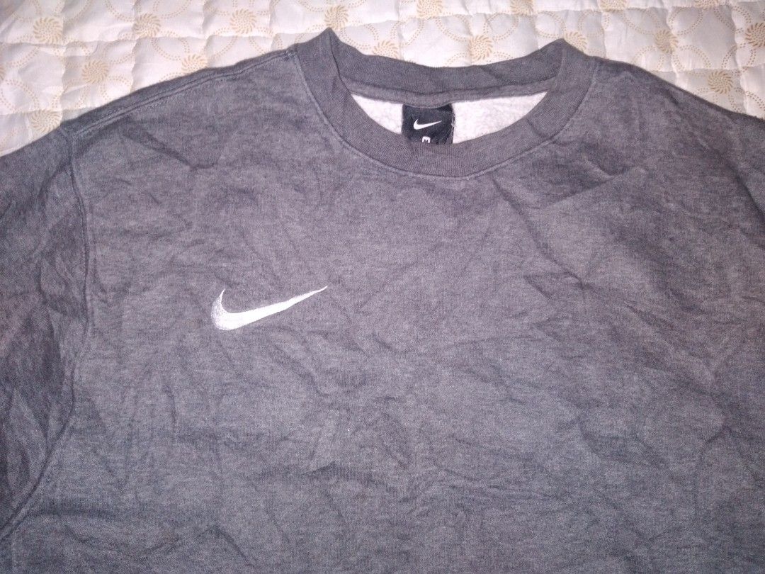 Nike Grey Sweatshirt Large (Category: Coats, Jackets and Outerwear) located in Zamboanga. Submitted by zhumhazhav (Listing ID 1470674427, Image 2). Description: Tag size medium Oversized Width 23 Length 27 Ash grey color way Excellent condition Color rate 9.7/10 Check all photos for details 450+shipping fee.
