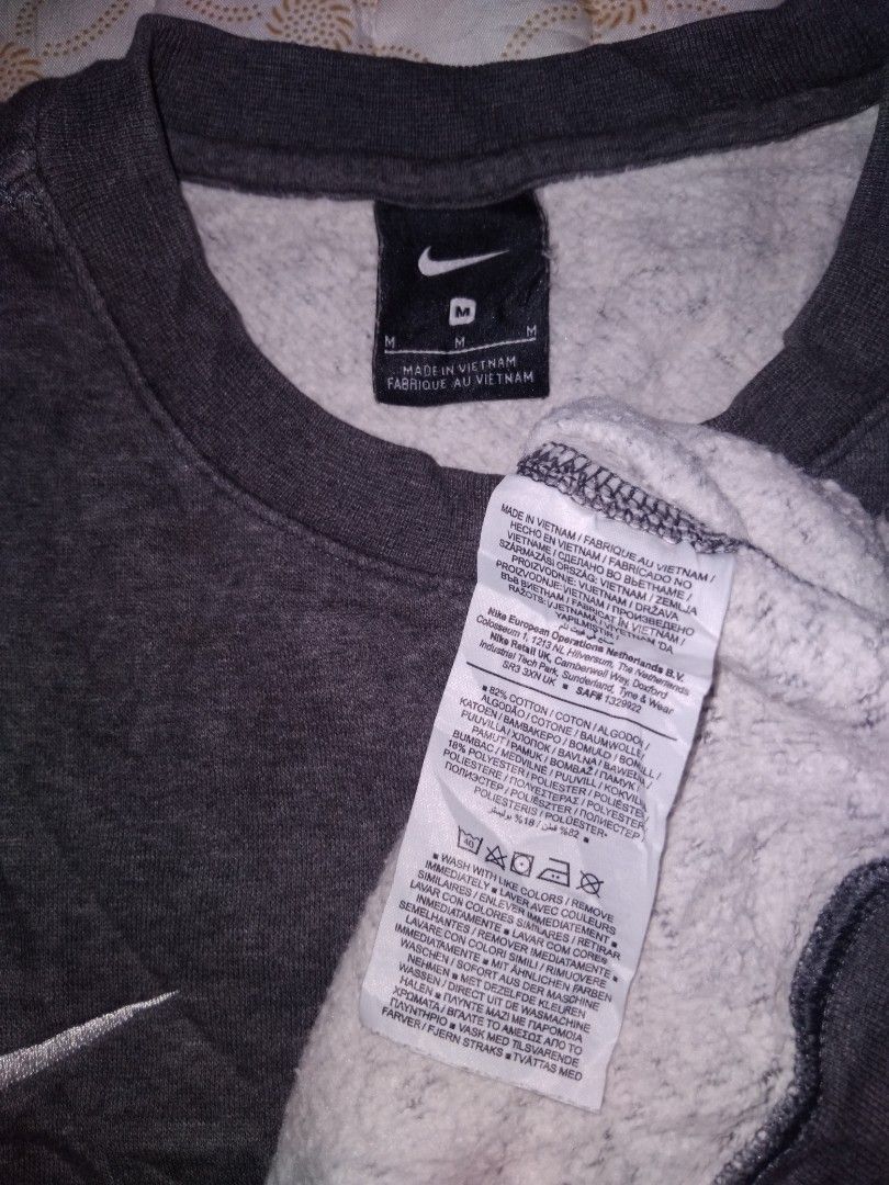 Nike Grey Sweatshirt Large (Category: Coats, Jackets and Outerwear) located in Zamboanga. Submitted by zhumhazhav (Listing ID 1470674427, Image 3). Description: Tag size medium Oversized Width 23 Length 27 Ash grey color way Excellent condition Color rate 9.7/10 Check all photos for details 450+shipping fee.
