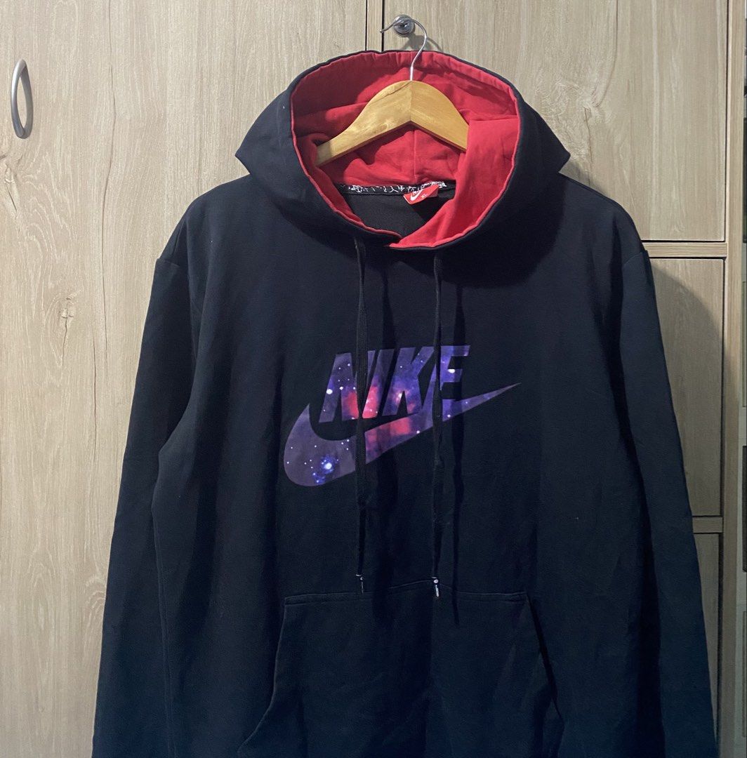 Nike hoodie (Category: Hoodies) located in Binan City. Submitted by rnj_affordable (Listing ID 1470729744, Image 2). Description: cut washtag .