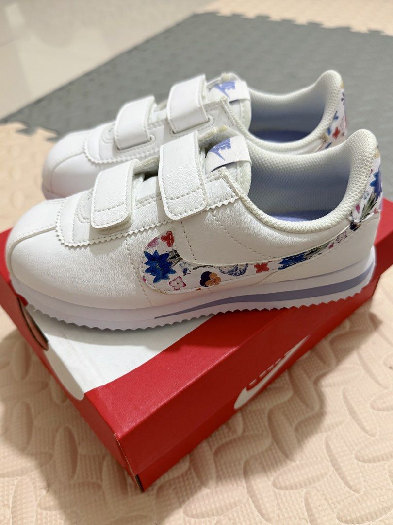 Nike Kids' Cortez SE (Category: Babies & Kids Fashion) located in Antipolo. Submitted by ajnewandloved (Listing ID 1470591283, Image 2). Description: Nike Kids' Cortez SE - Summit White Size: 12.5C (18.5cm) 100% Original Selling for only: ₱1,900 SRP: ₱3,495 Location: Antipolo, Rizal MOP: Gcash MOD: Lalamove.