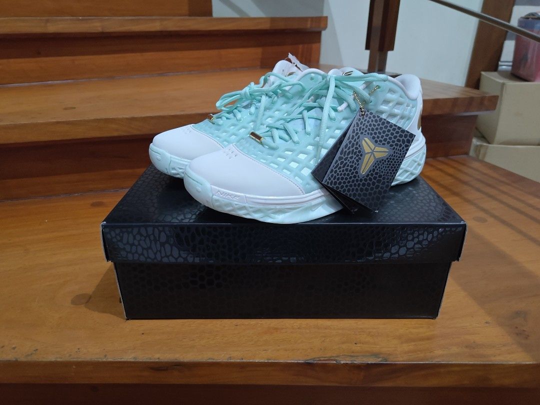 Nike Kobe 3 Low Protro CHBL size 10.5 (Category: Sneakers) located in Quezon City. Submitted by stewartsau9 (Listing ID 1470586933, Image 2). Description: For Sale: Nike Kobe 3 Low Protro CHBL colorway (no local release) Brand New US Size 10.5 Open for trade to Kobe 5 Dodgers size 10.5. willing to add cash Pickup at Quezon Avenue near welcome rotonda Lalamove shipping available .