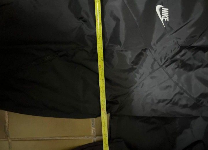 Nike Men's Black Windbreaker Jacket Size M/ L/XL (Category: Coats, Jackets and Outerwear) located in Caloocan City. Submitted by savastrid (Listing ID 1470596521, Image 2). Description: - Brand new with tags attached (BNWT) - Style Code: DA0002-010 - Size: Men's Large - Color: Classic Black - Material & Comfort: Breathable mesh lining inside - Storage: Convenient zippered pockets - Origin: Made in the Philippines - 100% Authentic Nike gear.