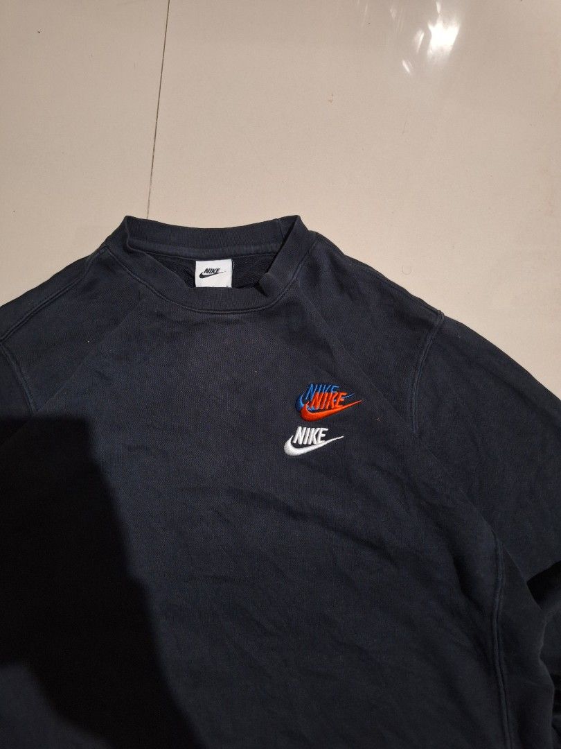 Nike Multiple Logo French Terry (Category: Coats, Jackets and Outerwear) located in Cebu City. Submitted by authentica.28 (Listing ID 1470681507, Image 2). Description: 22 width 27 length No issue FIRM NA SA ₱800 PASS SA TATAWAD PA.