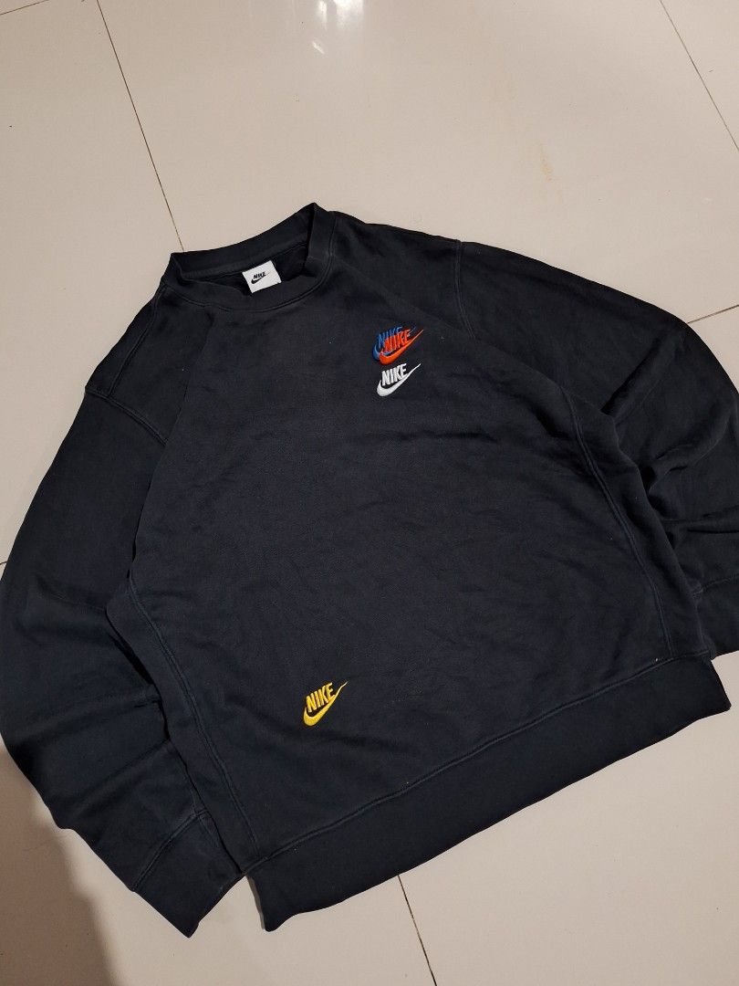 Nike Multiple Logo French Terry (Category: Coats, Jackets and Outerwear) located in Cebu City. Submitted by authentica.28 (Listing ID 1470681507, Image 3). Description: 22 width 27 length No issue FIRM NA SA ₱800 PASS SA TATAWAD PA.
