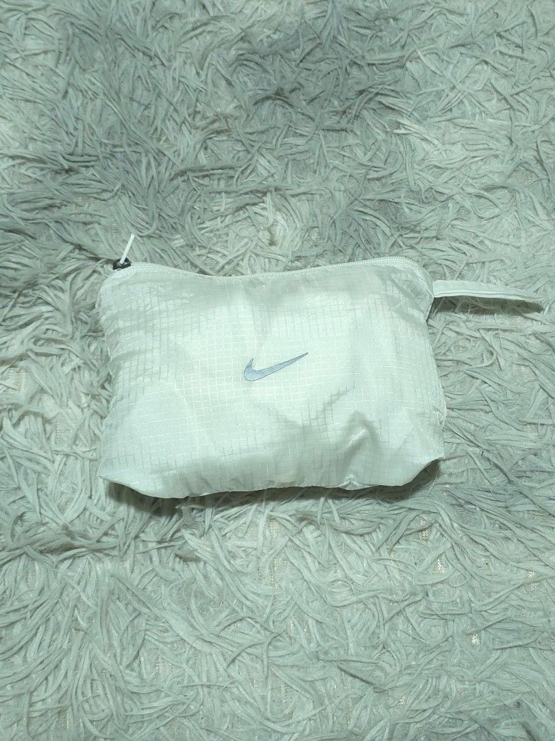 Nike Packable Windbreaker (Category: Coats, Jackets and Outerwear) located in Abulug. Submitted by humanwhosellthings (Listing ID 1470560143, Image 2). Description: NIKE WOMENS PACKABLE WINDBREAKER JACKET ✅️Size: Medium ✅️Dimes: 20W x 24L ✅Condition: Excellent ✅Issue: minimal scratch lang di halata ✅Color Rate: 9.8/10.