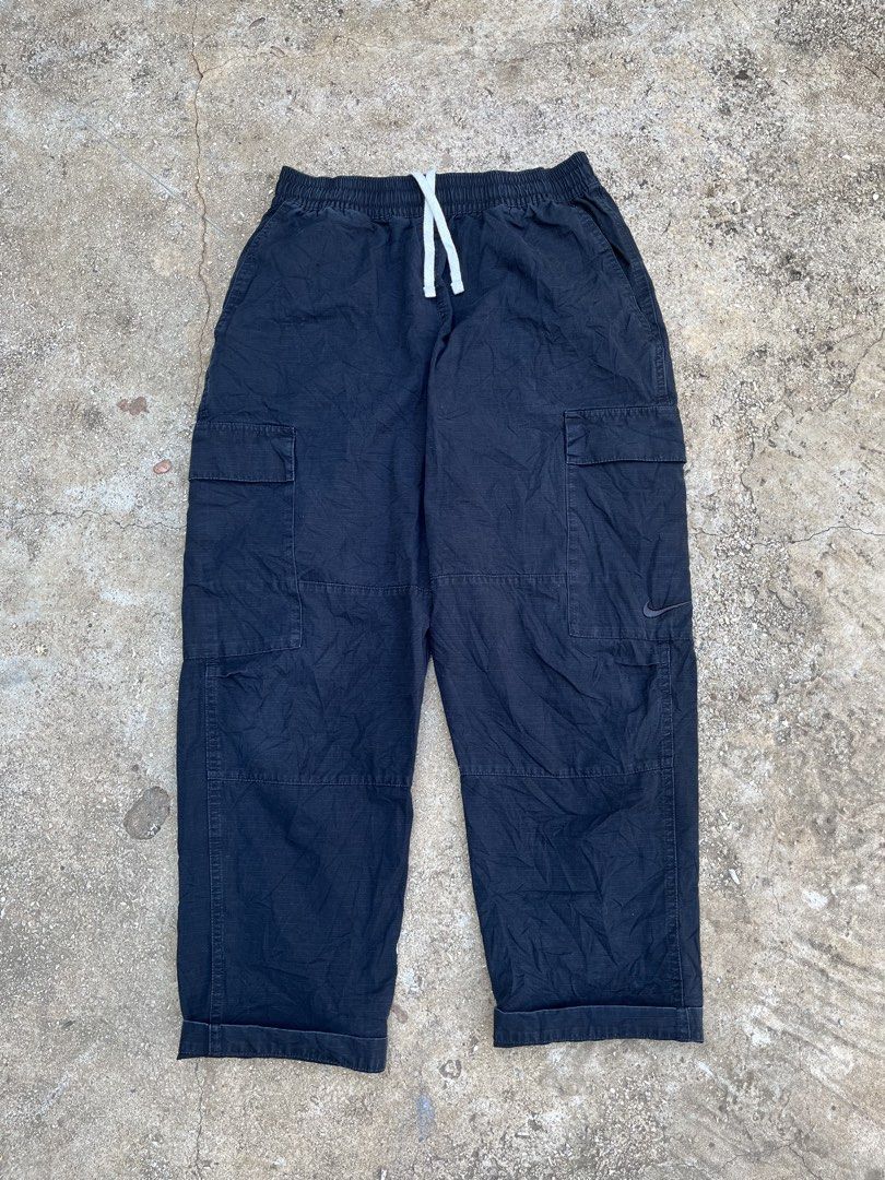 Nike pants (Category: Joggers) located in City of Isabela. Submitted by ibzagga (Listing ID 1470700149, Image 1). Description: Sizs 30 garterize waistline .
