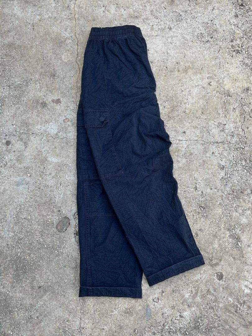Nike pants (Category: Joggers) located in City of Isabela. Submitted by ibzagga (Listing ID 1470700149, Image 3). Description: Sizs 30 garterize waistline .