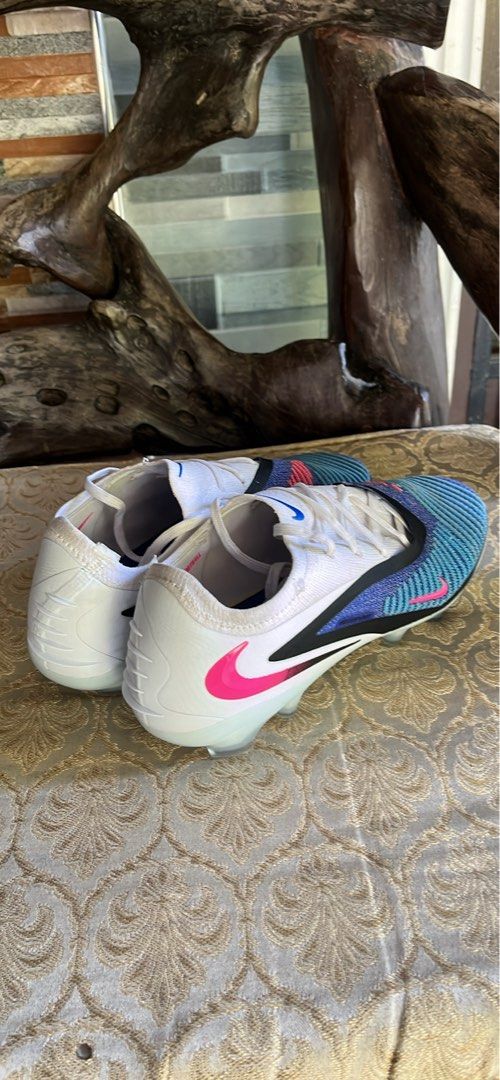 Nike Phantom 6 US 7 (Category: Racket and Ball Sports) located in Manila. Submitted by luigi_17 (Listing ID 1470654102, Image 1). Description: We can negotiate with the price .