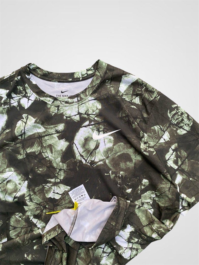 Nike Pro (Category: Formal Shirts) located in Bauang. Submitted by thriftydetrese (Listing ID 1470667168, Image 3). Description: Nike Pro Dri-Fit Shattered Camo Floral Size XL W- 24 L- 30 No issue Excellent Condition .
