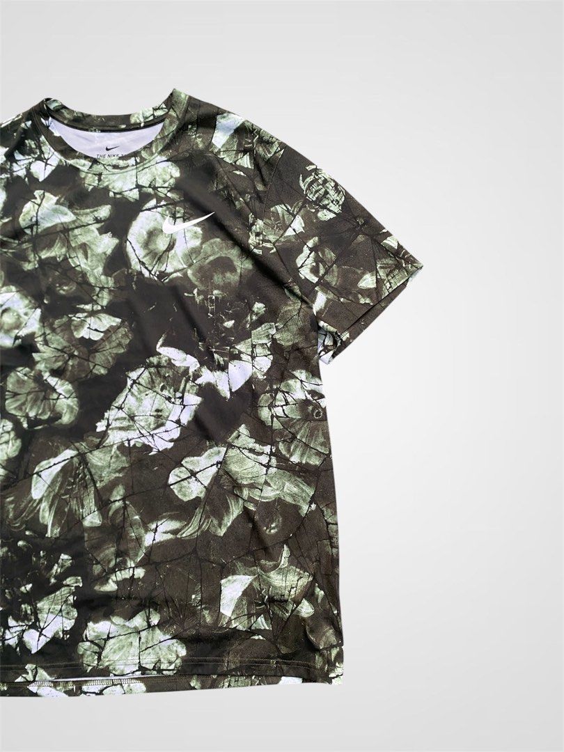 Nike Pro (Category: Formal Shirts) located in Bauang. Submitted by thriftydetrese (Listing ID 1470667168, Image 2). Description: Nike Pro Dri-Fit Shattered Camo Floral Size XL W- 24 L- 30 No issue Excellent Condition .