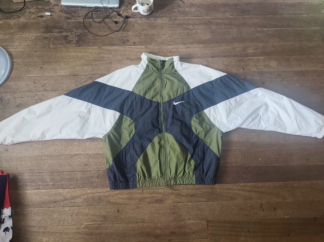 NIKE RE-ISSUE WB JACKET (Category: Coats, Jackets and Outerwear) located in Malabon City. Submitted by maaac23 (Listing ID 1470620533, Image 1). Description: NIKE RE-ISSUE WINDBREAKER JACKET 26X26.5 (BOXY FIT) excellent condition , rare colorway , embroid lahat ng check . COLOR MAY VARY DUE TO LIGHTNING 2.5k + sf Malabon City .