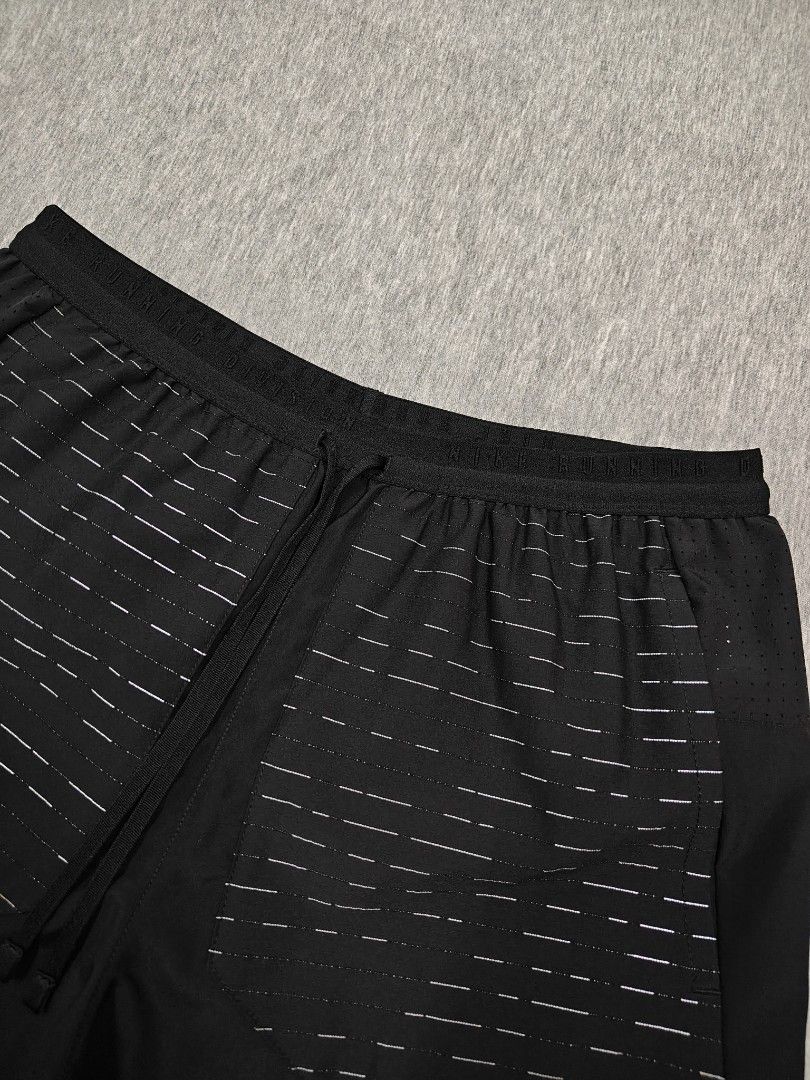 NIKE RUNNING DIVISION FLEX STRIDE 5 SHORT (Category: Activewear) located in Bacolod City. Submitted by yobibstuffs (Listing ID 1470642479, Image 2). Description: NIKE RUNNING DIVISION FLEX STRIDE 5 SHORT SIZE: SMALL DIMENSIONS WAISTLINE: 28-32 LENGTH: 14 LEG OPENING: 11'5 EXCELLENT CONDITION NEED WASH 🧼🫧 PRICE: 1499+SF OUTSIDE BACOLOD CITY 🏙️ 🌆 PM ME! 📥📥📥.