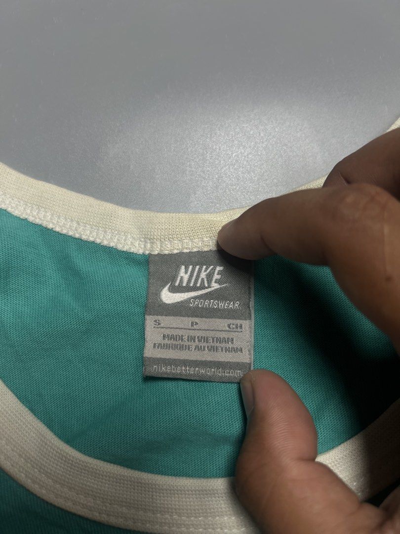 Nike tank top Size Small (Category: Activewear) located in Ragay. Submitted by sergesalgado (Listing ID 1470673440, Image 3). Description: Nike tank top Width:17 Length:25 Issue:yellowing white parts but removable.
