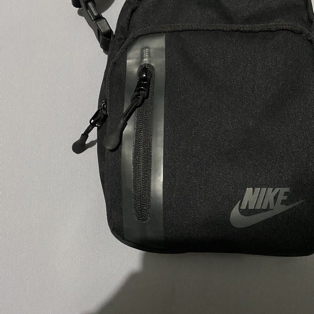 Nike tf (Category: Sling Bags) located in Baguio. Submitted by loc_bc (Listing ID 1470586385, Image 3). Description: Nike Techfleece Sling Bag.
