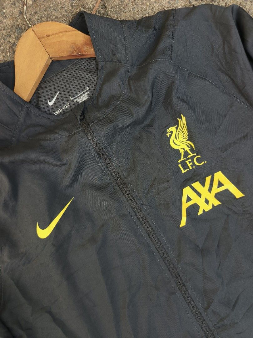 Nike Track Jacket (Category: Coats, Jackets and Outerwear) located in Trento. Submitted by renanteblanco113 (Listing ID 1470590866, Image 2). Description: Nike Track Jacket Dimes: 20x28 Excellent condition Color rate: 9.8/10 "color may vary due to lighting outdoor" no issue.