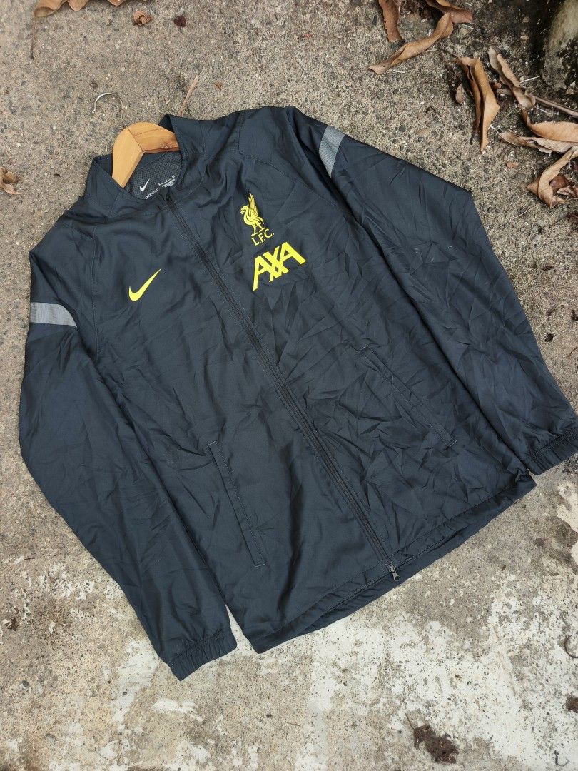 Nike Track Jacket (Category: Coats, Jackets and Outerwear) located in Trento. Submitted by renanteblanco113 (Listing ID 1470590866, Image 1). Description: Nike Track Jacket Dimes: 20x28 Excellent condition Color rate: 9.8/10 "color may vary due to lighting outdoor" no issue.