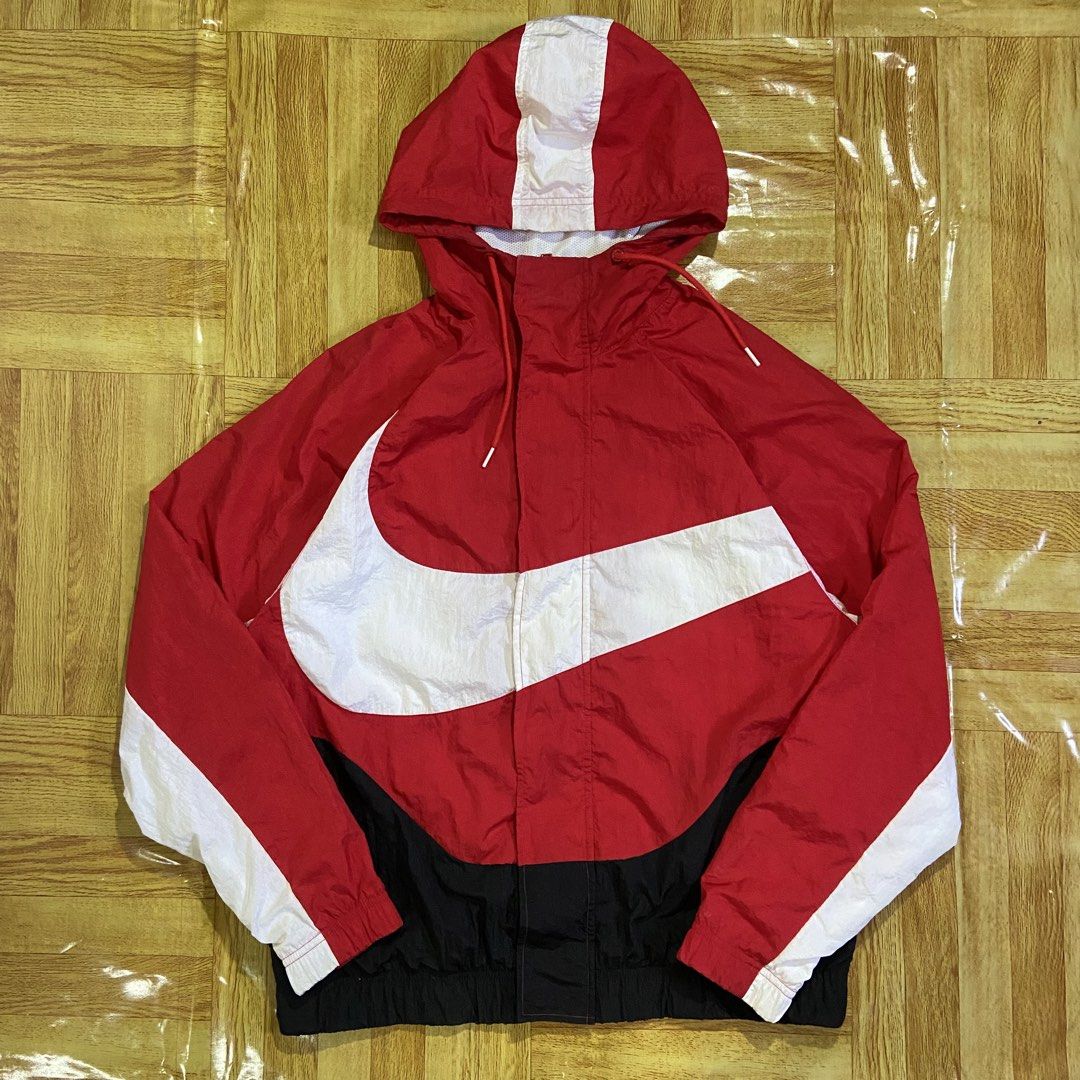 Nike Trademark Bigswoosh Windbreaker Jacket (Category: Activewear) located in Dasmarinas. Submitted by thrift2gems (Listing ID 1470704820, Image 1). Description: Nike Trademark Bigswoosh Windbreaker Jacket✨ -WIDTH: 22 -LENGTH: 25.5 -COLOR RATE: 9.5/10 -CONDITION: 9.5/10 -ISSUE: NONE.