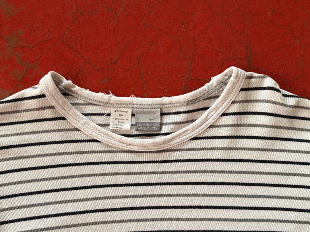 Nike Tshirt (Category: Tshirts & Polo Shirts ) located in Butuan. Submitted by mjvasquez (Listing ID 1470634018, Image 2). Description: Nike stripe white tee Dimes: 27x21.5.