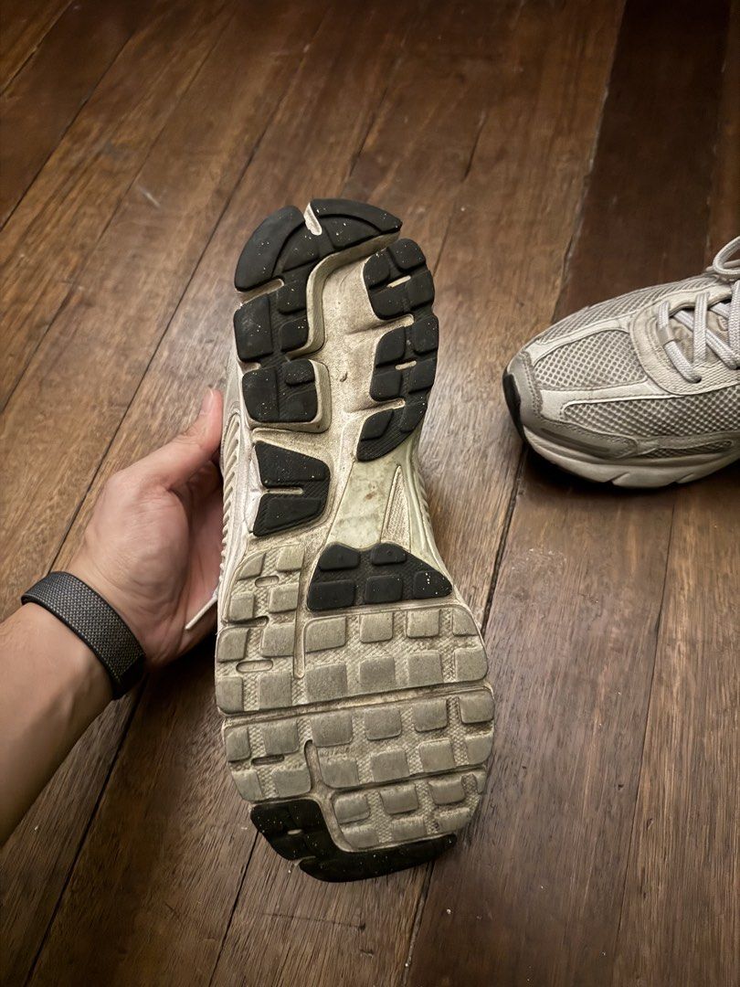 Nike Vomero (Vast Grey) (Category: Casual Shoes) located in Manila. Submitted by aahahanyenye (Listing ID 1470720253, Image 3). Description: - Still in very good condition - No sole separation (Tried pulling, wont budge so its all goods) - Not used much since got other comfy shoes - Size 10 - Bought in Australia Message me for questions.