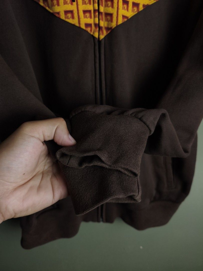 Nike Waffle (Category: Coats, Jackets and Outerwear) located in Baguio. Submitted by baduo (Listing ID 1470634764, Image 3). Description: Nike Waffle 🔸𝐒𝐢𝐳𝐞: M 🔸𝐈𝐬𝐬𝐮𝐞: Minimal Discoloration 🔸𝐂𝐨𝐧𝐝𝐢𝐭𝐢𝐨𝐧: Verygood Condition 🔸𝐃𝐢𝐦𝐞𝐬: 22.5 x 26 --- ₱750 +sf 📍Baguio City 🚛JNT shipping nationwide.