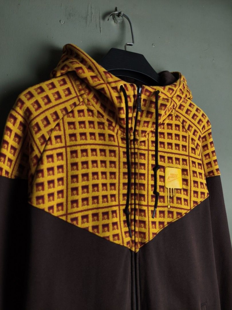 Nike Waffle (Category: Coats, Jackets and Outerwear) located in Baguio. Submitted by baduo (Listing ID 1470634764, Image 2). Description: Nike Waffle 🔸𝐒𝐢𝐳𝐞: M 🔸𝐈𝐬𝐬𝐮𝐞: Minimal Discoloration 🔸𝐂𝐨𝐧𝐝𝐢𝐭𝐢𝐨𝐧: Verygood Condition 🔸𝐃𝐢𝐦𝐞𝐬: 22.5 x 26 --- ₱750 +sf 📍Baguio City 🚛JNT shipping nationwide.