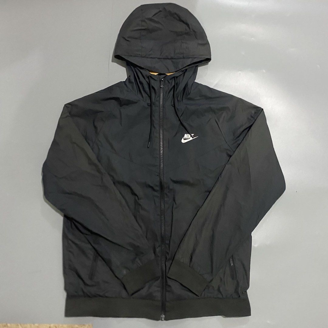 Nike Windbreaker Jacket (Category: Coats, Jackets and Outerwear) located in San Jose del Monte. Submitted by edmarkvillanueva (Listing ID 1470663981, Image 1). Description: Length 27 Width 23.5 Size on tag: Large 8/10 color rate Flaws: uneven fades, sign of usage.