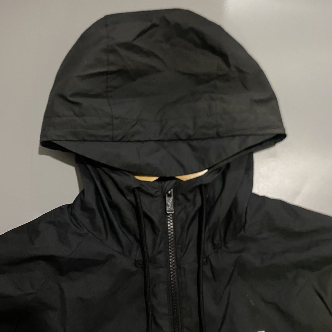 Nike Windbreaker Jacket (Category: Coats, Jackets and Outerwear) located in San Jose del Monte. Submitted by edmarkvillanueva (Listing ID 1470663981, Image 3). Description: Length 27 Width 23.5 Size on tag: Large 8/10 color rate Flaws: uneven fades, sign of usage.