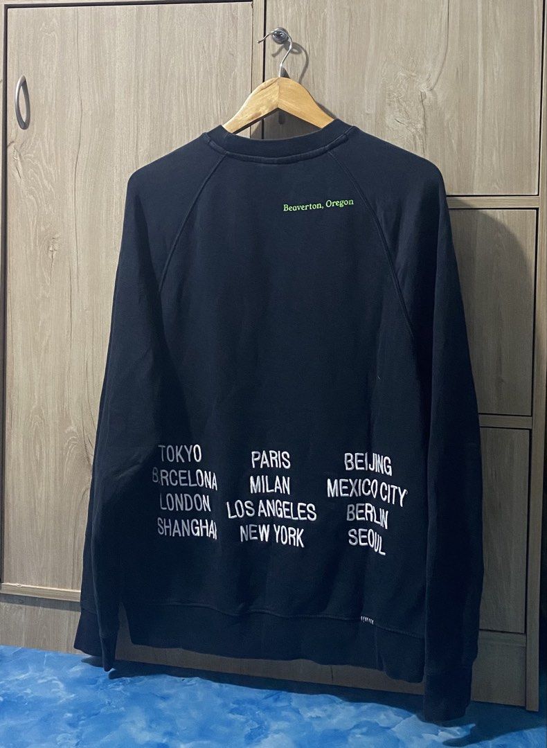 Nike World Tour (Category: Coats, Jackets and Outerwear) located in Binan City. Submitted by rnj_affordable (Listing ID 1470728569, Image 3). Description: No issue.