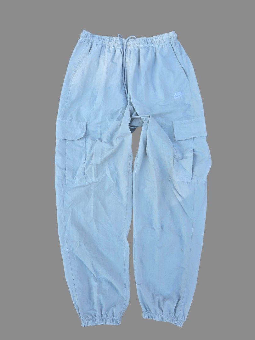 Nike Woven Cargo Jogger pants (Category: Joggers) located in Bacolod City. Submitted by new_eddecatoria (Listing ID 1470694300, Image 1). Description: medium on tag size 30-34 fit large excellent condition issue unnoticeable stain, check last photo.