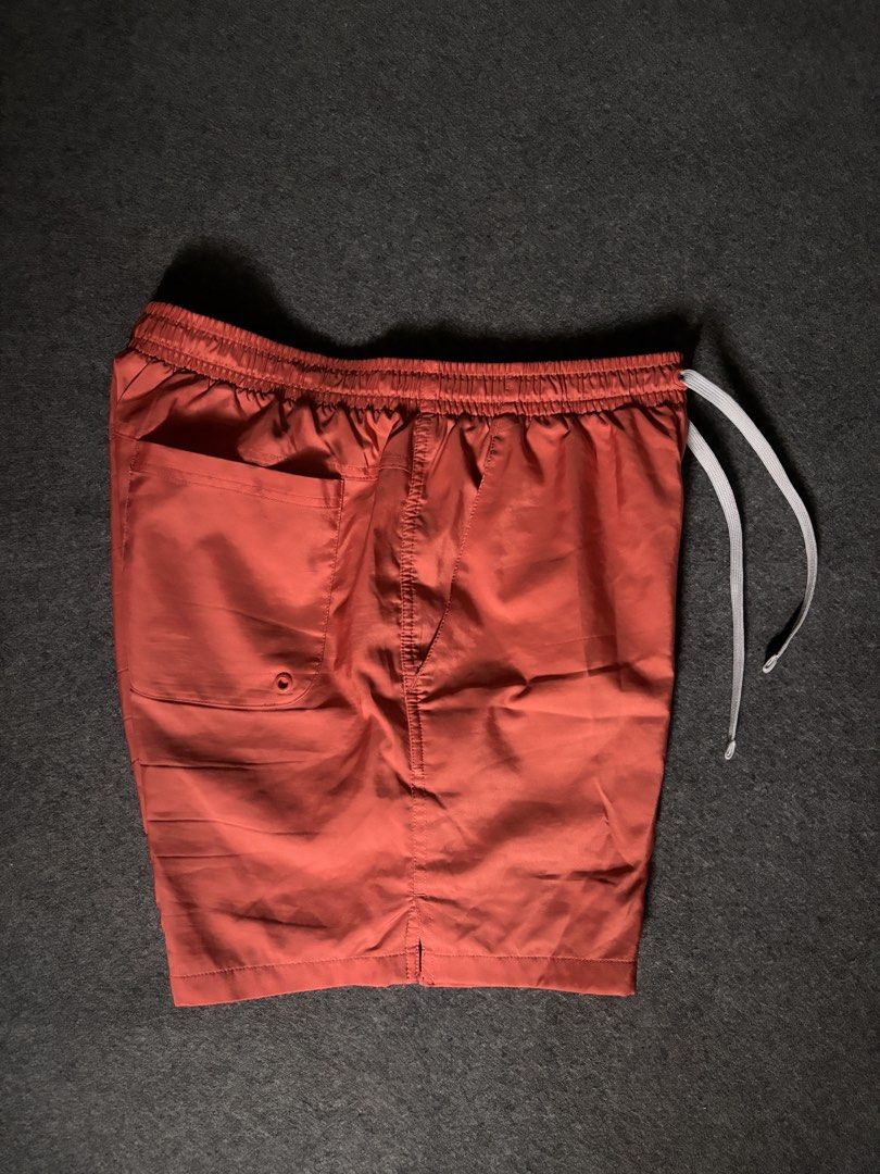 Nike Woven Shorts (Category: Shorts) located in Cebu City. Submitted by suota_co_23 (Listing ID 1470568075, Image 2). Description: Nike Woven Shorts Medium 30-32 L:16.5 LO: 12 FREE SHIPPING.
