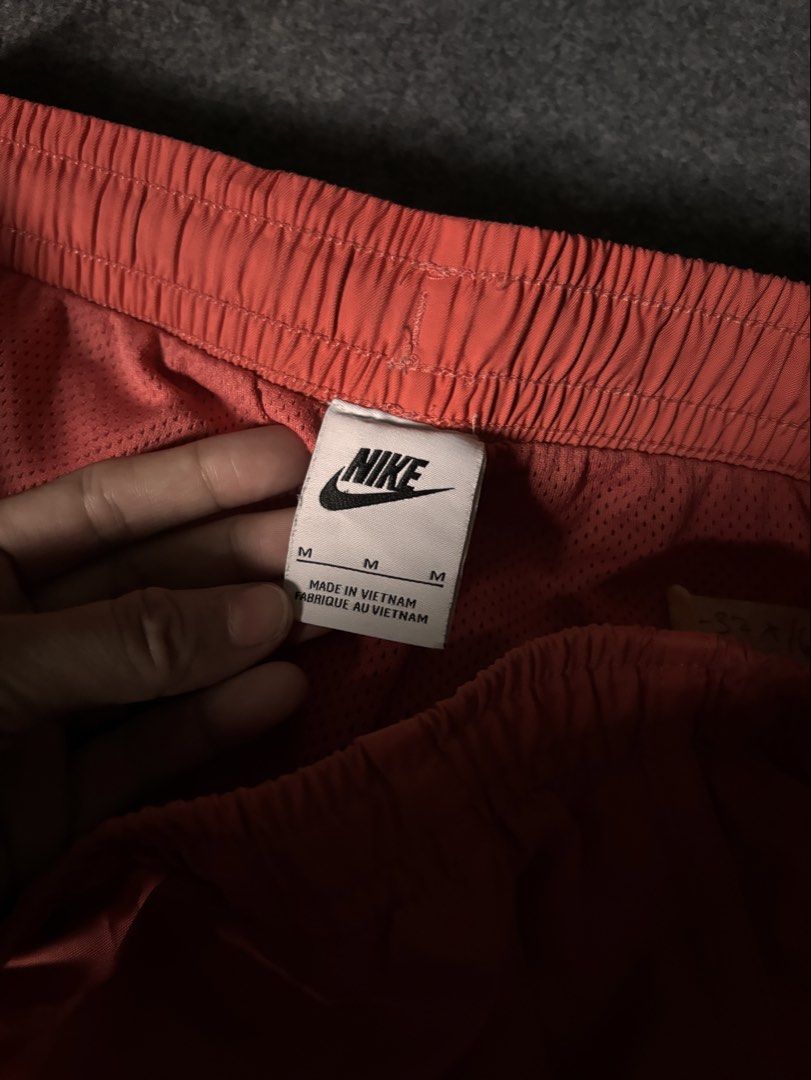 Nike Woven Shorts (Category: Shorts) located in Cebu City. Submitted by suota_co_23 (Listing ID 1470568075, Image 3). Description: Nike Woven Shorts Medium 30-32 L:16.5 LO: 12 FREE SHIPPING.