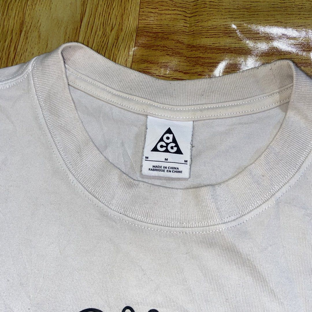 Nike x ACG Tee (Category: Tshirts & Polo Shirts ) located in Dasmarinas. Submitted by thrift2gems (Listing ID 1470707003, Image 3). Description: Nike x ACG Tee✨ -WIDTH: 21 -LENGTH: 26 -COLOR RATE: 9/10 -CONDITION: 9/10 -ISSUE: NEED WASH.