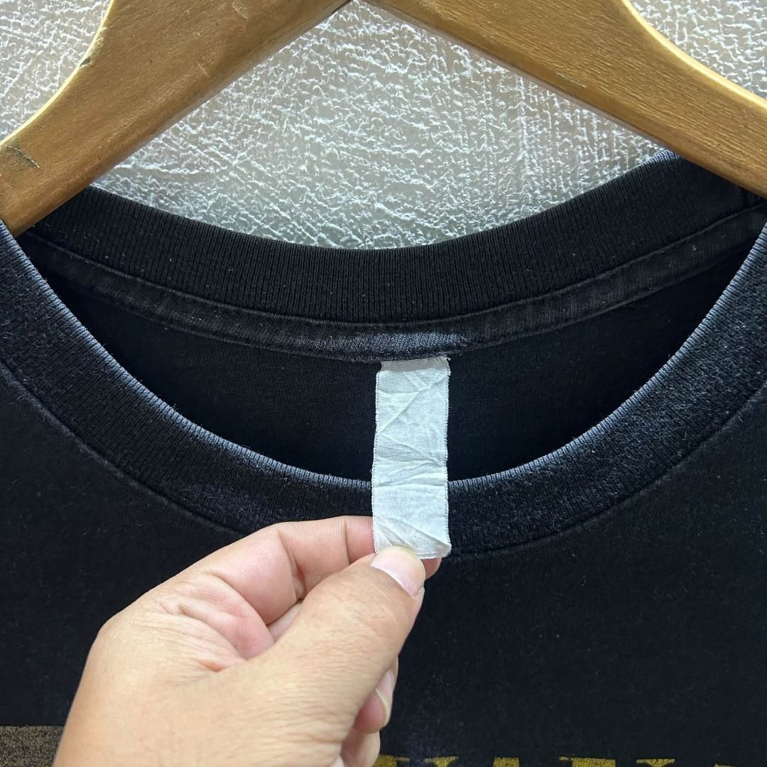 NIRVANA LIVE AT READING (Category: Tshirts & Polo Shirts ) located in Caloocan City. Submitted by vntgxlocalsph (Listing ID 1470586539, Image 3). Description: FADED WHITE TAG ISSUE : MIN CRACKS.