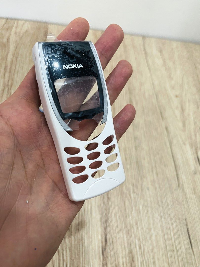 Nokia 8210 white housing (Category: Early Generation Mobile Phones) located in Quezon City. Submitted by ccgem (Listing ID 1470636317, Image 3). Description: Excellent condition white housing for Nokia 8210 Rare find No scratch Excellent fitting Rfs: already using a different colored housing.