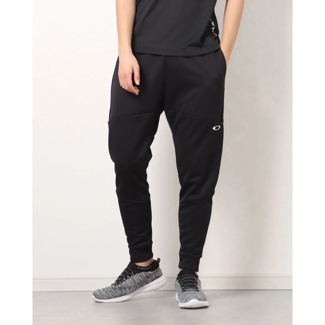 Oakley Black Athletic Jogger Sweatpants (Category: Joggers) located in Manila. Submitted by coollion_7aaba1 (Listing ID 1470600998, Image 3). Description: Color: Black Size: Small (Men’s) — can fit Medium Condition: Brand new Bought in Japan for ₱3,000 Measurements: • Waist: 14 inches (laid flat) • Length: 36 inches Color rate: 9.9/10 Selling at a much lower price than the original!.