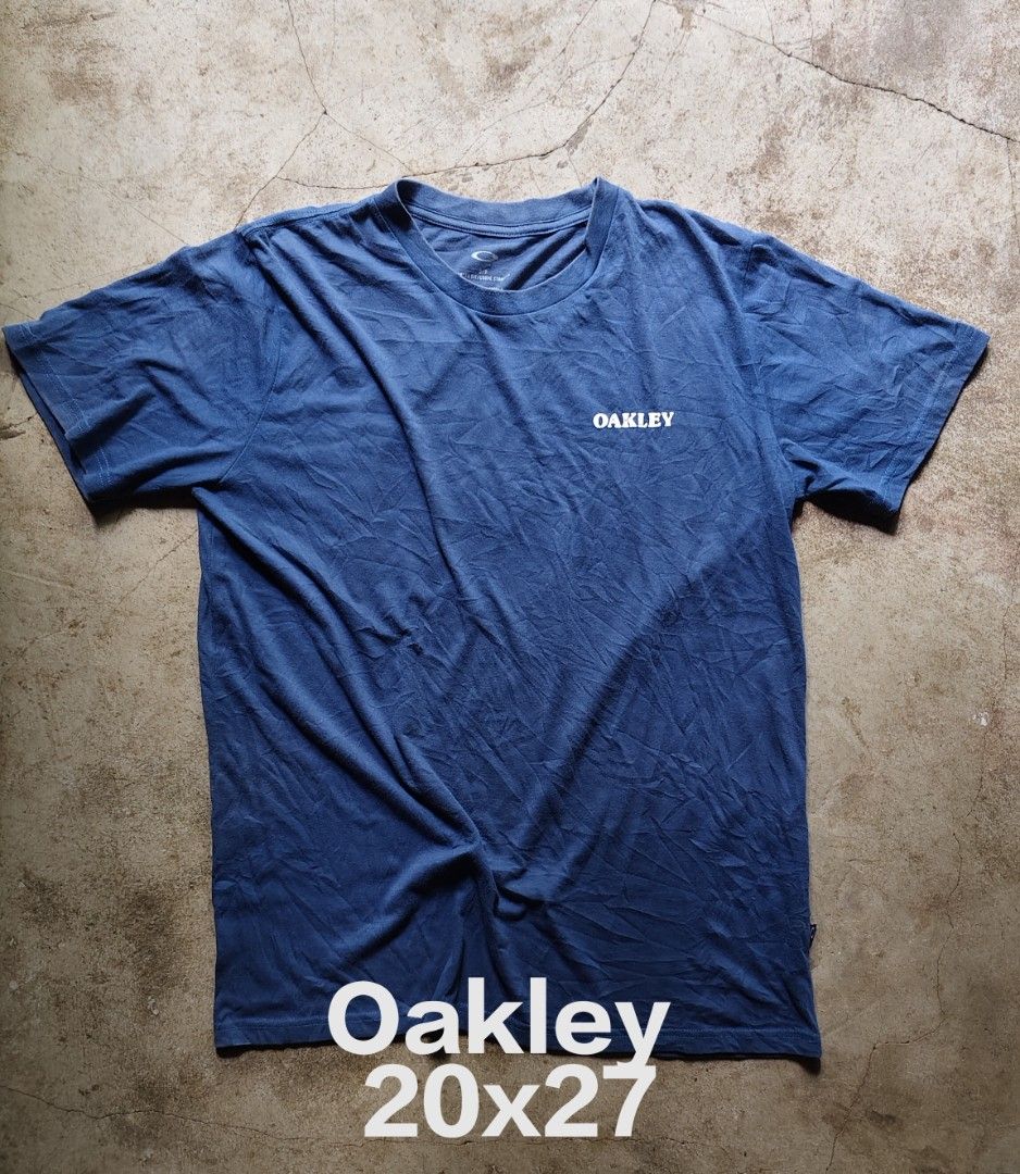 Oakley Blue T-Shirt Size S (Category: Tshirts & Polo Shirts ) located in Quezon City. Submitted by truedeer_cda94c (Listing ID 1470605655, Image 1). Description: - Brand: Oakley - Color: Blue - Size: S / P (Measurements: 20x27 inches) - Fit: Regular fit - Details: Small white chest logo, branded tags on side hem and sleeve hem - Condition: Excellent.