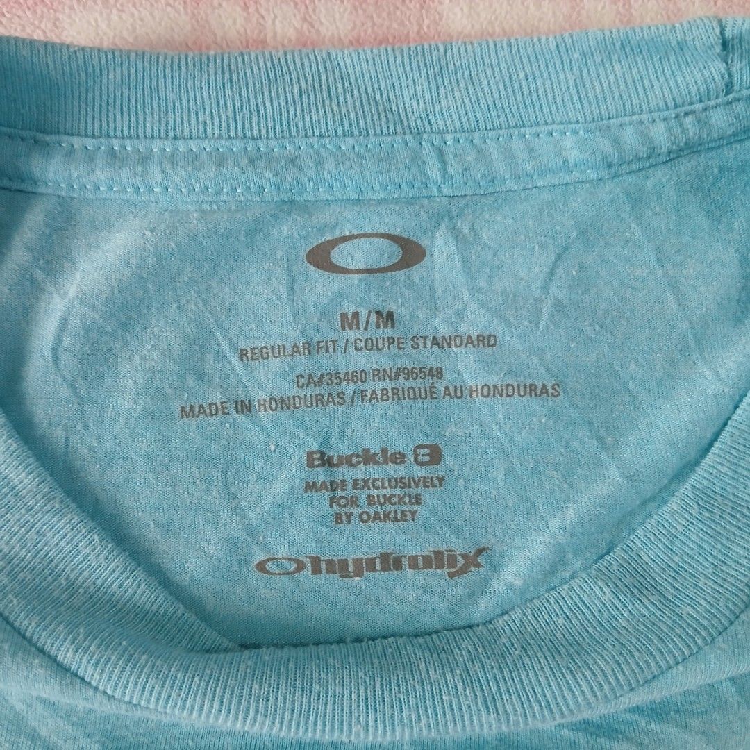 Oakley Buckle Hydrolix Shirt (Category: Tshirts & Polo Shirts ) located in Mangaldan. Submitted by used2.wear (Listing ID 1470652342, Image 2). Description: Good Condition Issue Minimal Lints Size Medium On Tag Width 20.5 Length 29 Kindly Check All Posted Pictures.