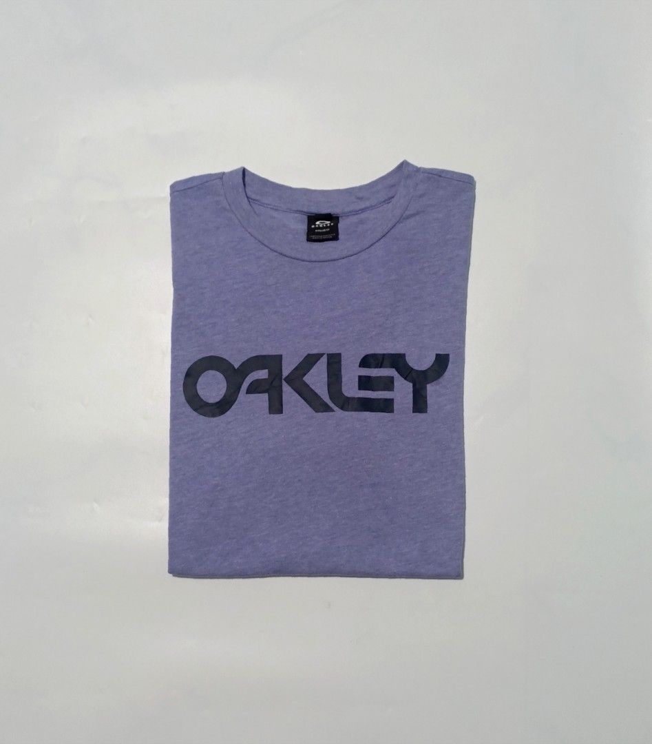 Oakley Mark II SS 2.0 Tee (Category: Tshirts & Polo Shirts ) located in Bacolod City. Submitted by luxtrend.ph (Listing ID 1470704424, Image 2). Description: 0akley Mark II SS 2.0 Tee •Photos may vary due to lighting✨ •For Men •Size: Medium to Large •Measurements: 20.5 W / 28.5L •Condition: Excellent •Issues: Cut washtags •Color Rate: 9.5/10 •No cracks on print •₱rice: 1,499 shipped🏷 DM to purchase🛒🛒🛒 Courier: J&T Express MOP: Gcash / Bank Tr