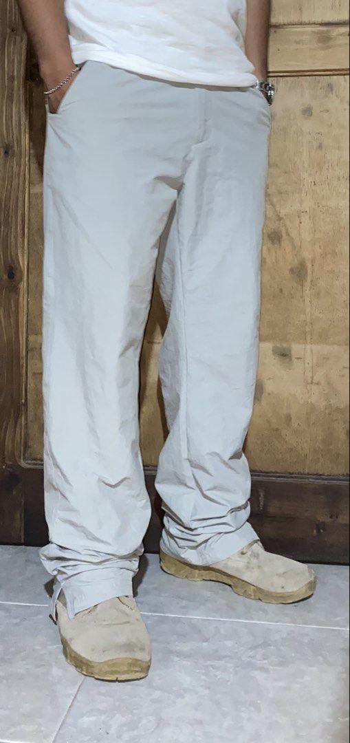 OAKLEY MENS GOLF PANTS (Category: Trousers) located in Dumaguete. Submitted by gearhuntph (Listing ID 1470603980, Image 2). Description: OAKLEY Embroidered Logo Design Technical Performance / Golf Pants PRICE: 2500❗️ Brand: Oakley • Color: Light / Stone Grey • Size Tag: 34 • Fit: Regular Fit • Logo: Raised Oakley Ellipse logo on left thigh • Details: Vented side ankle hems, mesh-lined interior waistband & pocketing, branded hardware button. Actua