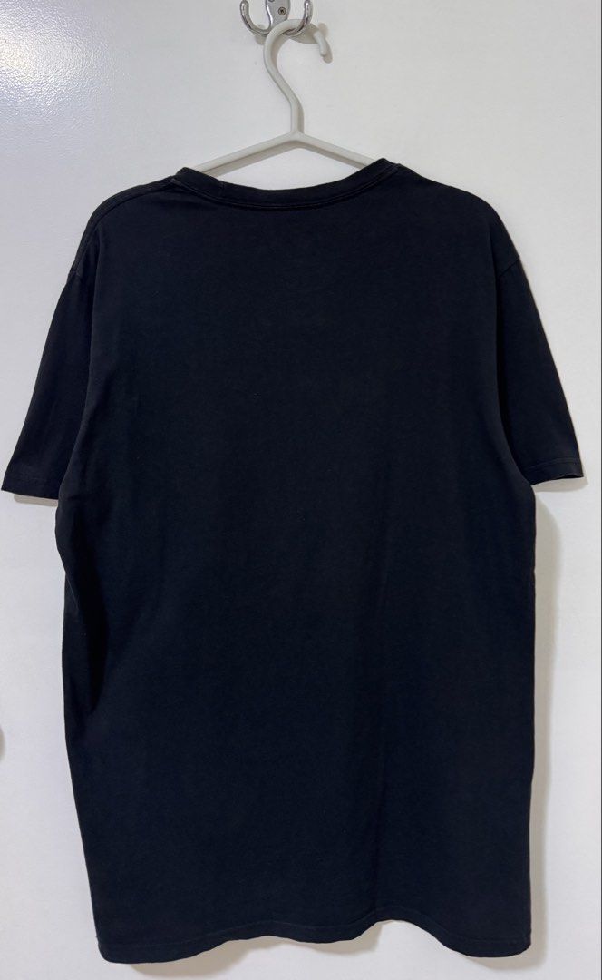 Oakley Mens Shirt (Category: Tshirts & Polo Shirts ) located in Mandaluyong City. Submitted by axos723 (Listing ID 1470692595, Image 2). Description: ➡️Please read item description carefully below (click read more 👇) ➡️Item is AVAILABLE ➡️Guaranteed 💯 %Authentic ➡️1-Day Reservation only ➡️First to pay gets the item ➡️For SURE BUYERS only please. -Price: P 380+SF -Brand: Oakley -Size: Large -Approx Dimension (Flat measurements in inches): Should