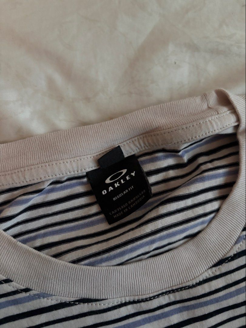 Oakley Relaxed Striped T-Shirt (Category: Tshirts & Polo Shirts ) located in Manila. Submitted by shizkeyk (Listing ID 1470622709, Image 3). Description: bought in qatar 🇶🇦 size: US/EU small (JPN medium) condition: clean, no stains, no holes, lightly used rfs: decluttering dm for any q’s :).