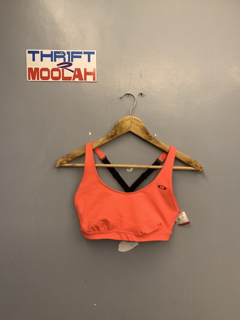 OAKLEY SPORTS BRA (Category: Activewear) located in Cavite. Submitted by thrift2moolah (Listing ID 1470605883, Image 1). Description: OAKLEY SPORTS BRA S on tag Excellent condition No issue 400 plus sf.