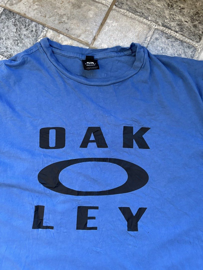 Oakley Tee (Category: Tshirts & Polo Shirts ) located in Calamba. Submitted by manila.fits (Listing ID 1470650246, Image 2). Description: Oakley XL Width 23 Length 28 In pristine condition Mini crack.