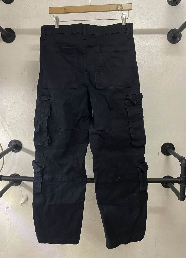 OAKPORT MULTI POCKET BAGGY PANTS (Category: Jeans) located in Caloocan City. Submitted by j3ngsanity (Listing ID 1470667602, Image 2). Description: COLOR RATE : 9.8/10 NO ISSUE NEED WASH ONLY SIZE : 34X41.5x10.